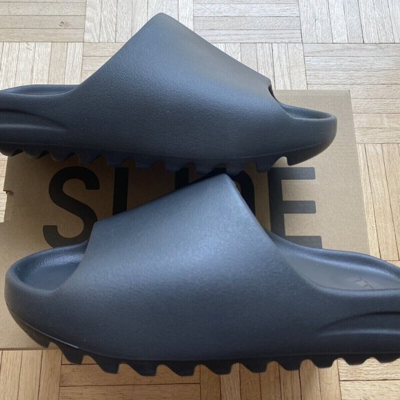Adidas Yeezy Slide Onyx Men’s Size 9 (HQ6448) Brand New In Hand